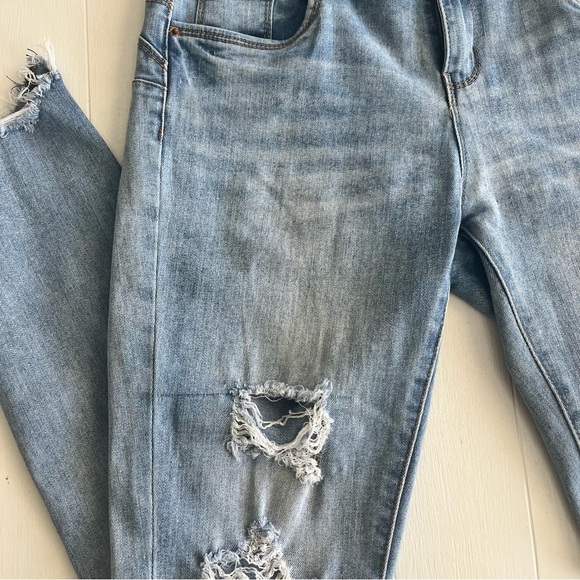 Distressed Light Blue Stretch Denim Jeans. - Picture 4 of 6